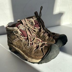 Keen Targhee II Mid Hiking Boots In Brown-burgundy-Sz 9